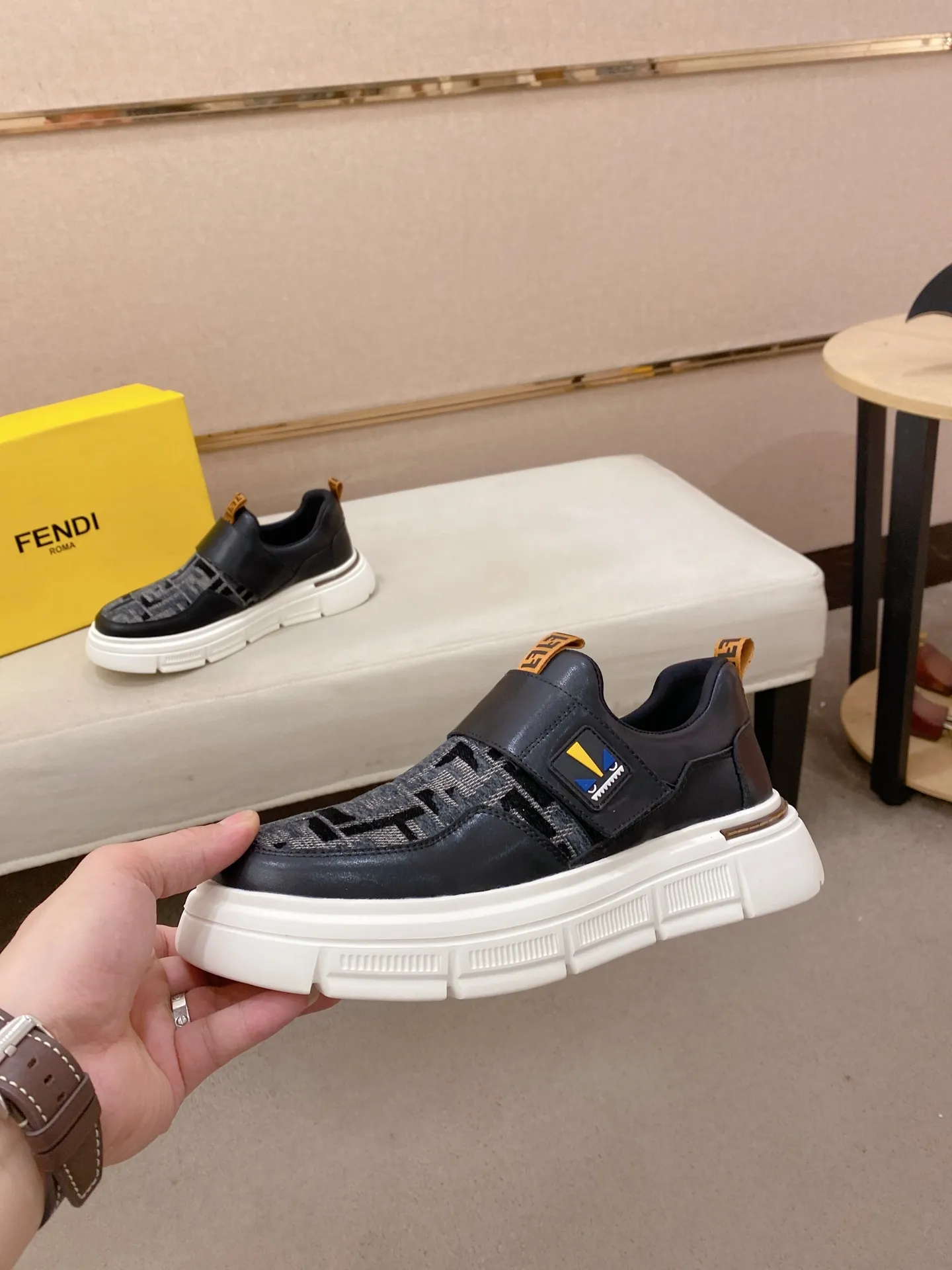 Men's shoes 💰 400💰 (fendi) New style 👊🏻 upper 🇮🇹 imported cowhide fabric 🇩🇪 lining imported sheepskin lining. The original outsole is molded to highlight the identity of every man, and the upper foot is elegant and stable🚶🏻🚶🏻The high-end custom counters reproduce the original version📯No matter the wind or rain, the shoe last remains unchanged and can withstand the verification of time🔍️,🔵 Size: 38-44